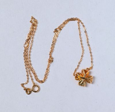 Collier en or rose 18K (750/oo) à maille ovale plate, centré…