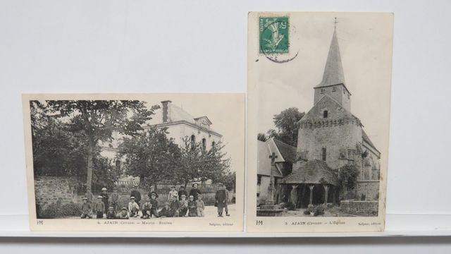 Ajain : Lot de 2cpa : Mairie-Ecoles + L’Église. TBE.