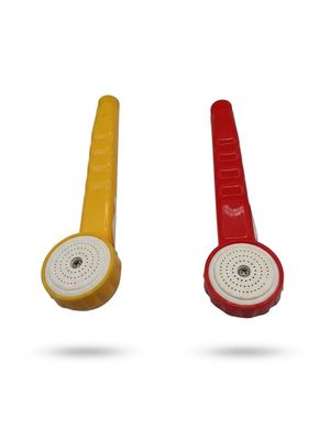 deux types de téléphones différents sur fond blanc