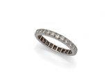 une bague en diamant et or blanc