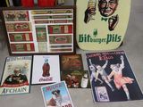 un grand nombre d'objets posés sur une table