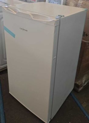 un réfrigérateur blanc avec une bande bleue sur la porte