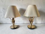 deux lampes posées sur une table