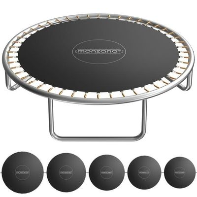 un gros plan d'un trampoline sur lequel sont posées quatre balles
