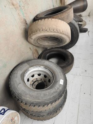 a lot of tires that are sitting on the floor