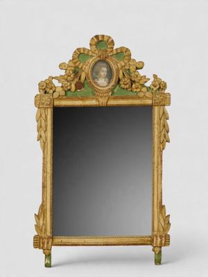 un miroir sur lequel figure l'image d'une femme
