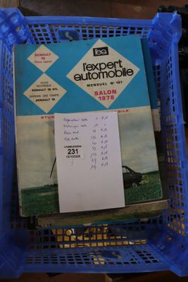 un panier bleu rempli de livres