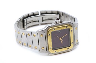 une image représentant une montre-bracelet argentée et dorée sur fond blanc