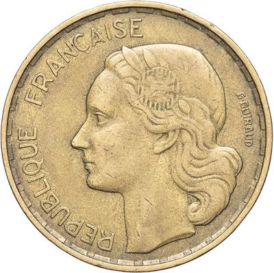 gros plan d'une pièce de monnaie sur laquelle figure un visage de femme