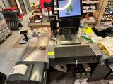 une photo d'une caisse enregistreuse dans une épicerie