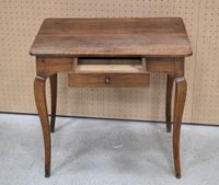 Petite table de salon à un tiroir, pieds cambrés (photo 2)