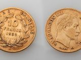 two gold sovereigns, one of which has a crown and the other of which is a head