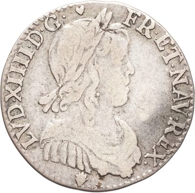 une pièce d'argent portant une tête de femme