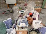 un tas de nourriture posé par terre