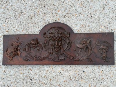 a metal plaque with a lion on it on the ground