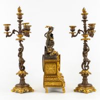 Ensemble de cheminée en trois pièces, « Putti jouant avec un… (photo 3)