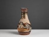 un vase sur lequel figure l'image d'un oiseau