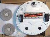 an image of a robot that is sitting in a box