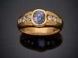 bague en or jaune avec saphir bleu et diamants