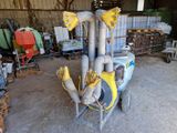 une image d'une machine dans un entrepôt