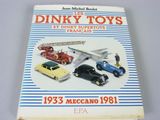 un livre sur les Dinky Toys posé sur une table