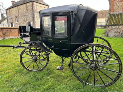FRANCE, vers 1880 Voiture berline à quatre roues, communémen…