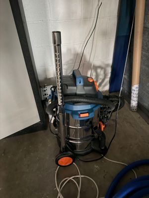 une image d'un aspirateur dans un garage