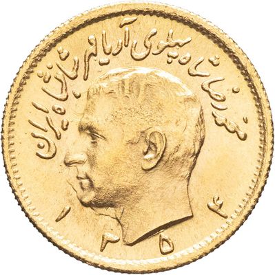 un gros plan d'une pièce d'or à l'effigie d'un homme