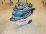 a machine that is sitting on the floor in a room