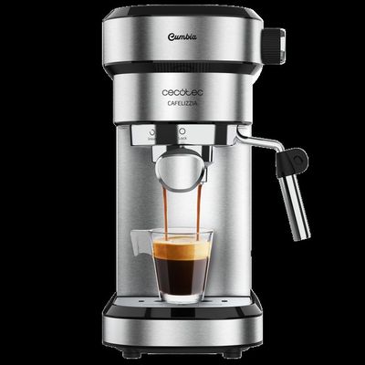 gros plan d'une machine à café avec une tasse de café