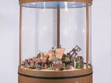 une vitrine en bois contenant de nombreux jouets