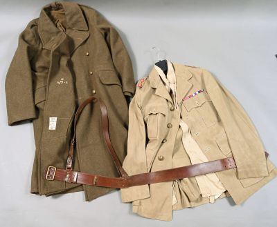 ANGLETERRE. Uniforme d'Officier en toile beige années 40, ve…