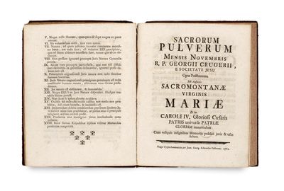 un livre ouvert avec un titre en noir et blanc