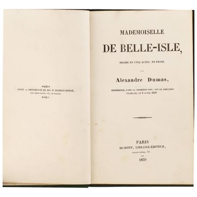 un livre ouvert avec un titre en noir et blanc