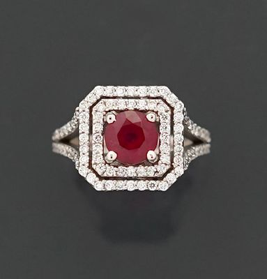 Bague en or gris 18K 750 millièmes ornée d'un rubis de taill…