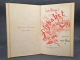 un livre ouvert avec une couverture rouge sur fond noir