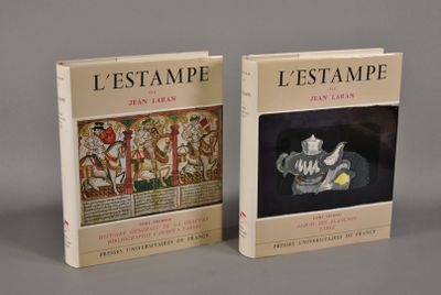 deux livres placés côte à côte sur une surface grise