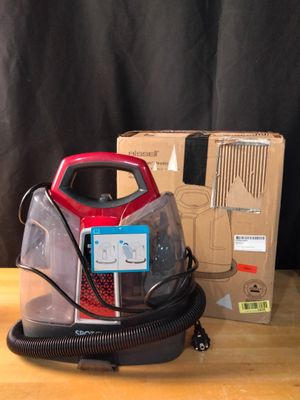 un aspirateur posé sur une table à côté d'une boîte
