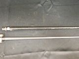 deux outils posés sur une table