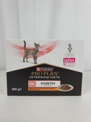 une photo d'une boîte d'aliments pour chats « Pro Plan Veterinary Diets »
