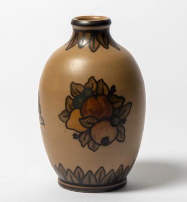 Lauritz HJORTH (1834-1912). Un vase en céramique marron à dé…