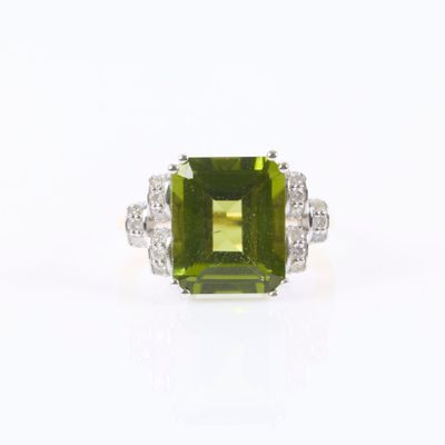a green tourmaline and diamond ring