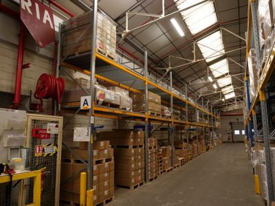 Contenues Dans LA Travee A, 31 Palettes DE Fourniture Pour F…