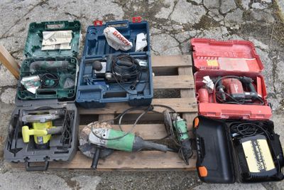 many different tools that are sitting on a pallet