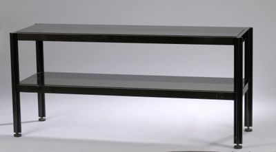 une image représentant une table noire sur laquelle se trouve un bol