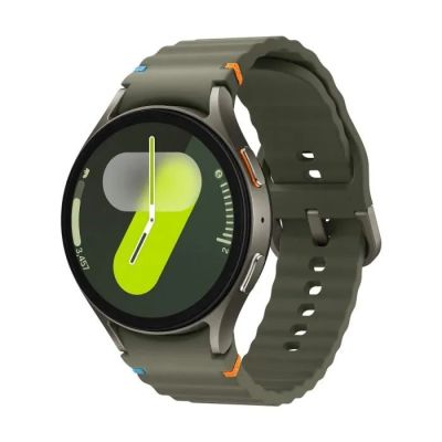 Cette montre connectée est conçue pour ressembler à une montre dotée d'un cadran vert