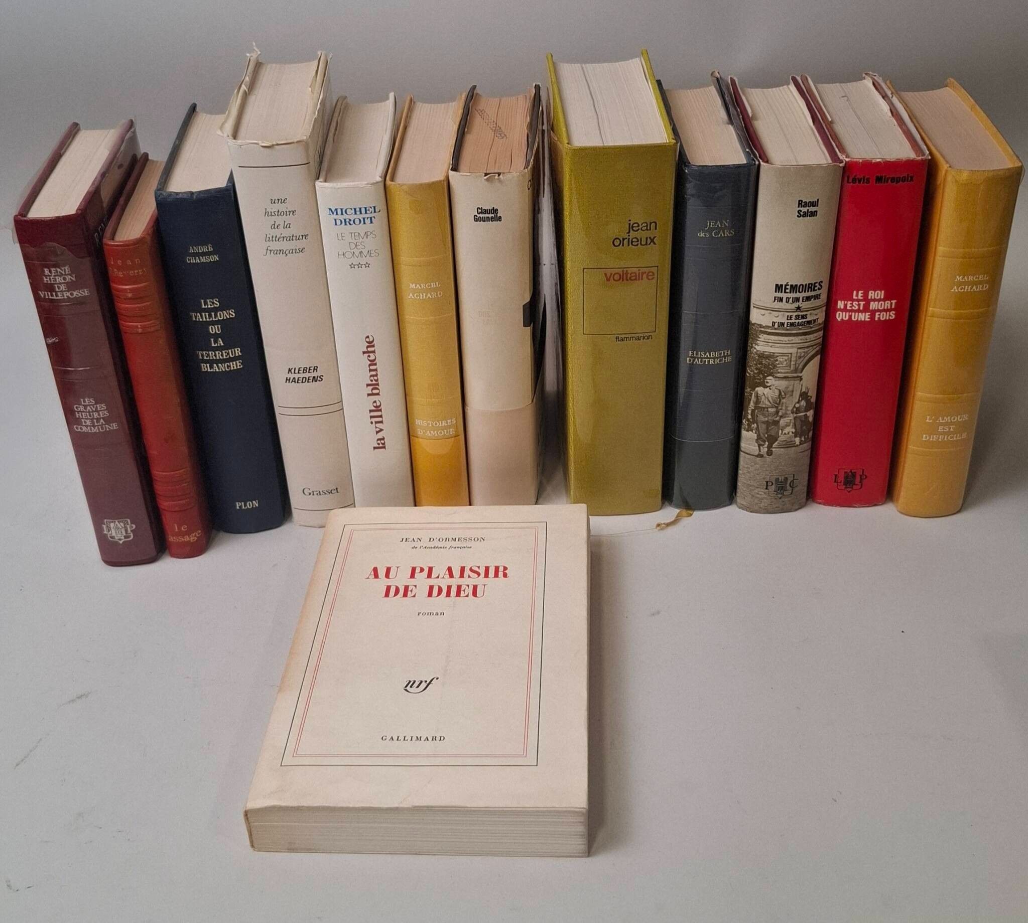 (ENVOIS) D'ORMESSON (Jean), Au Plaisir de Dieu, nrf, Gallimard Paris, 1974 E. O. broché dans la collection blanche En...