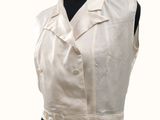 a white vest on a mannequin mannequin mannequin mannequin mannequin mannequin mannequin mannequin mann