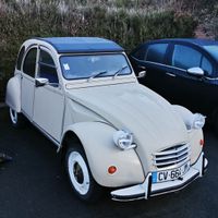 Une Citroen 2CV, imat. :.
