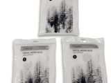 trois sacs contenant des arbres noirs et blancs sur fond blanc